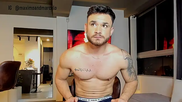 Snapshot of Maximo_Marcelo chatting on January 22, 12:06 am Maximo Marcelo online show from January 22, 12:06 am