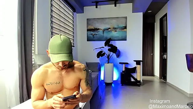 Snapshot of Maximo_Marcelo chatting on February 28, 1:14 pm Maximo Marcelo online show from February 28, 1:14 pm