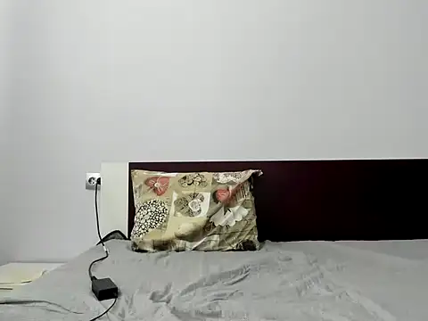 Snapshot of ElektraShine29 chatting on May 8, 6:41 am ElektraShine29 online show from May 8, 6:41 am