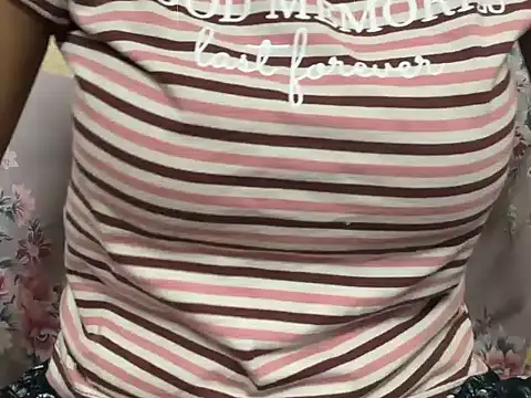 Snapshot of _FluffyHxney_ chatting on December 4, 7:39 am FluffyHxney online show from December 4, 7:39 am