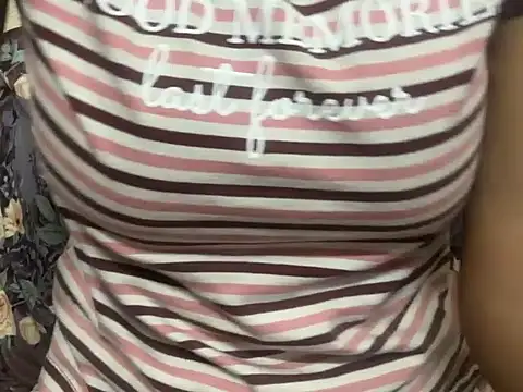 Snapshot of _FluffyHxney_ chatting on December 13, 6:53 am FluffyHxney online show from December 13, 6:53 am