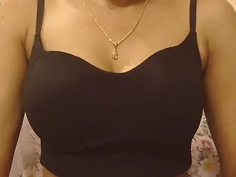 Snapshot of _FluffyHxney_ chatting on October 18, 6:30 pm FluffyHxney online show from October 18, 6:30 pm