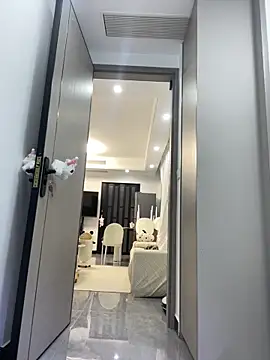 xyebobs online show from April 19, 3:44 pm