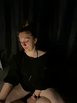 Snapshot of Stoner_BarbieXX chatting on June 24, 9:03 pm Stoner BarbieXX online show from June 24, 9:03 pm