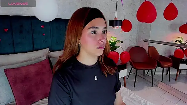 Snapshot of AdeleAndersonn chatting on February 18, 7:54 pm AdeleAndersonn online show from February 18, 7:54 pm