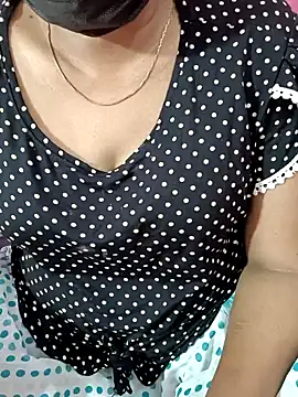 Snapshot of tamil-varshu chatting on December 4, 3:21 pm tamil-varshu online show from December 4, 3:21 pm