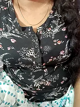 Snapshot of tamil-varshu chatting on December 22, 1:33 pm tamil-varshu online show from December 22, 1:33 pm