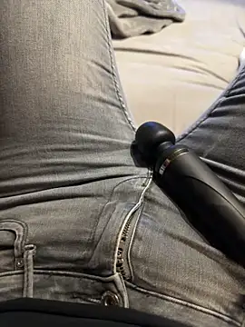 Snapshot of Ana-05 chatting on October 16, 6:09 pm Ana-05 online show from October 16, 6:09 pm