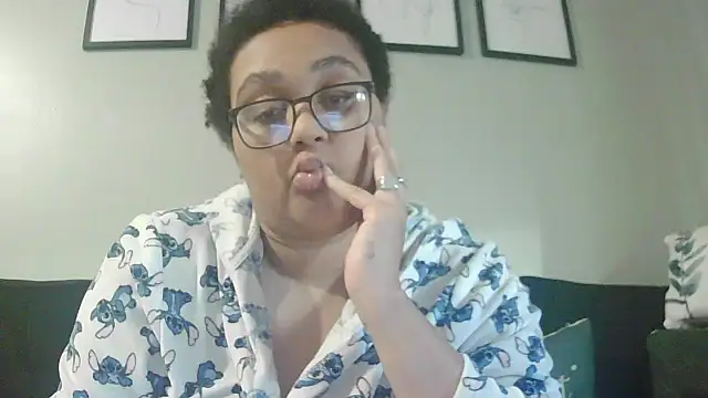 vanilla chocolate23 online show from December 3, 8:45 am