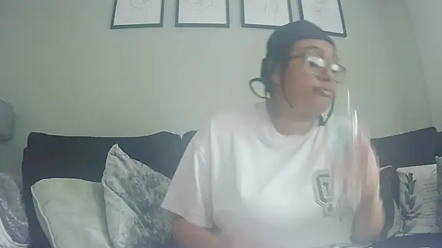 vanilla chocolate23 online show from May 21, 7:59 am