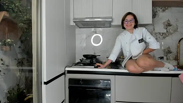 Snapshot of Hellen_coy chatting on February 9, 6:47 pm Hellen coy online show from February 9, 6:47 pm