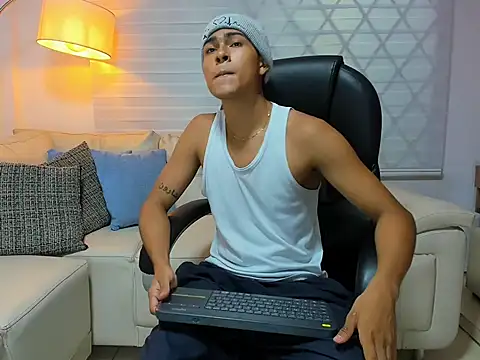 marcus wills19 online show from October 8, 2:31 am