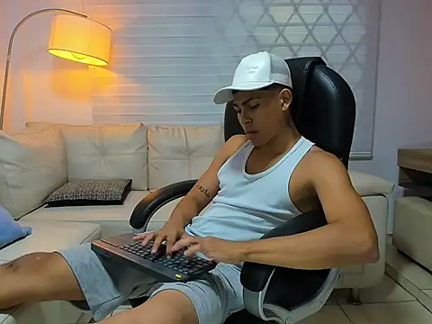 marcus wills19 online show from October 16, 2:12 am