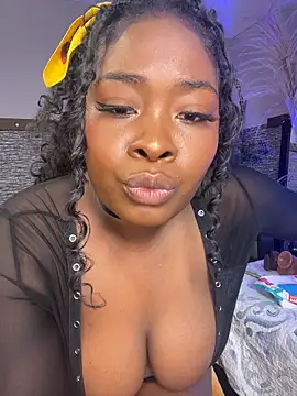 zoe 23  online show from April 14, 11:05 am