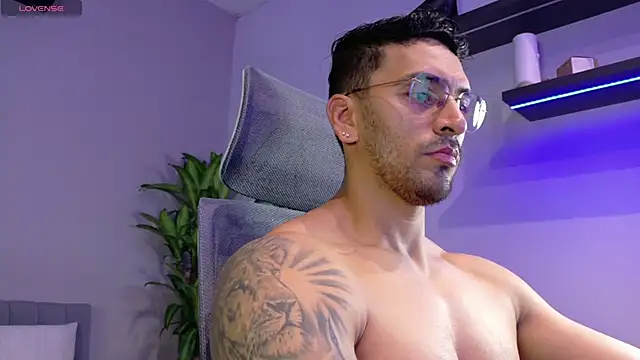 Snapshot of tony_muscle chatting on June 26, 7:07 pm tony muscle online show from June 26, 7:07 pm