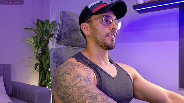 Snapshot of tony_muscle chatting on June 29, 7:14 pm tony muscle online show from June 29, 7:14 pm