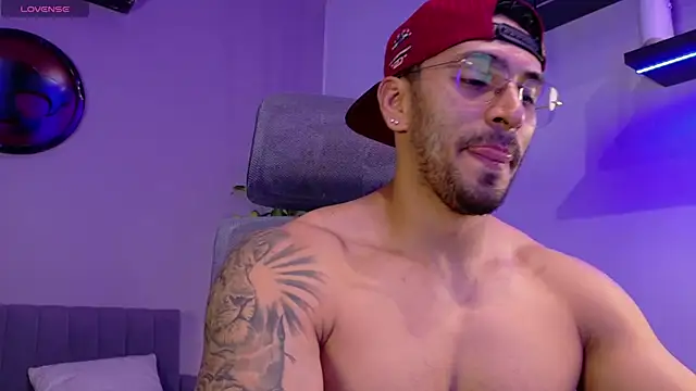 Snapshot of tony_muscle chatting on June 30, 7:04 pm tony muscle online show from June 30, 7:04 pm
