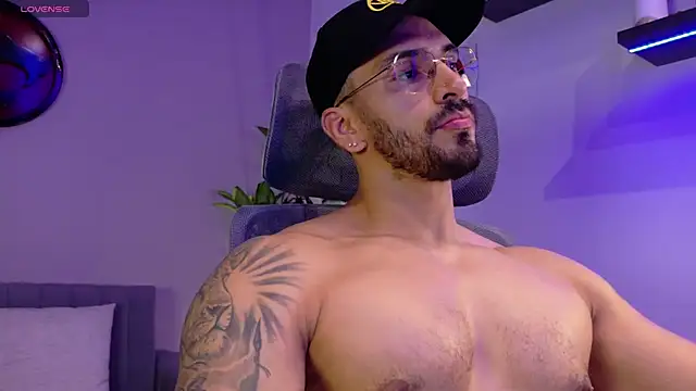 Snapshot of tony_muscle chatting on July 15, 6:57 pm tony muscle online show from July 15, 6:57 pm