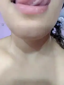 Snapshot of girl_milk1 chatting on February 8, 1:00 am girl milk1 online show from February 8, 1:00 am