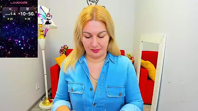 Lili Crossi online show from November 3, 6:36 am