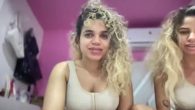 Snapshot of Susandolls chatting on December 20, 6:20 am Susandolls online show from December 20, 6:20 am