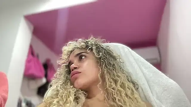 Snapshot of Susandolls chatting on January 5, 6:44 pm Susandolls online show from January 5, 6:44 pm