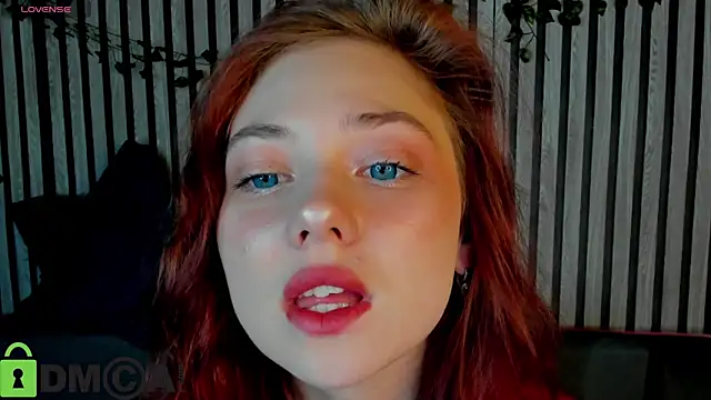 Snapshot of Miss_you_kiss chatting on December 20, 1:02 am Miss you kiss online show from December 20, 1:02 am