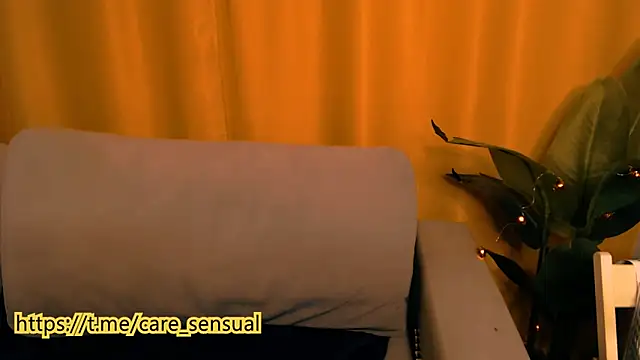 Snapshot of M_Sensual chatting on December 5, 7:49 am M Sensual online show from December 5, 7:49 am
