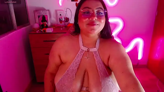 Snapshot of Rebeca_charme21 chatting on December 26, 9:22 am Rebeca charme21 online show from December 26, 9:22 am