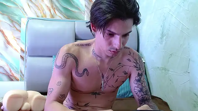 Snapshot of Apolo_Hidalgo01 chatting on February 23, 5:39 pm Apolo Hidalgo01 online show from February 23, 5:39 pm