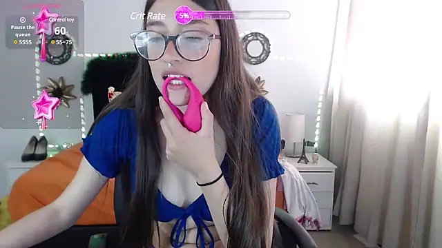 Snapshot of zoe_sweet5 chatting on December 21, 4:46 pm zoe sweet5 online show from December 21, 4:46 pm