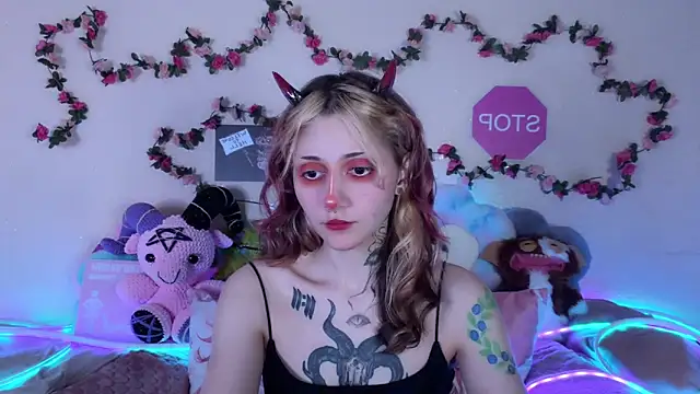 Snapshot of _Devill_Baby chatting on May 13, 11:22 pm Devill Baby online show from May 13, 11:22 pm