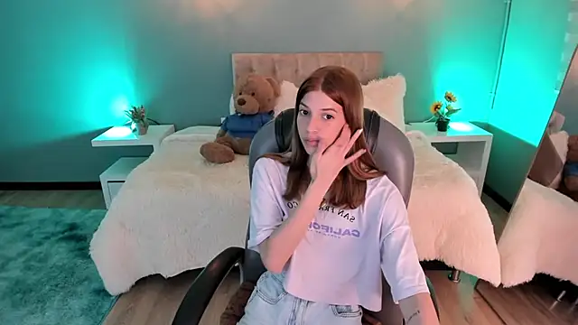 Nora Vennucci online show from October 7, 7:00 pm