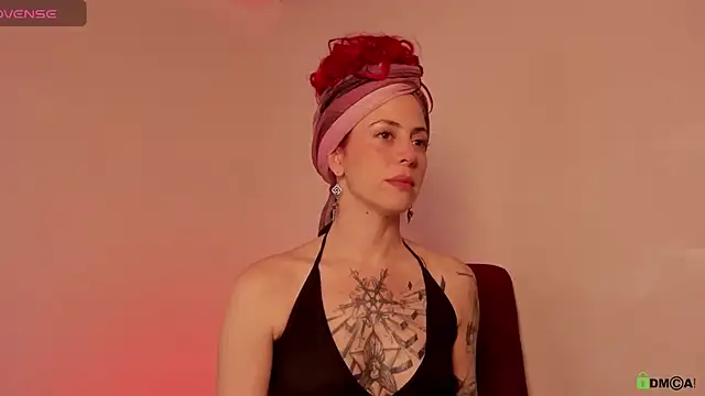 Snapshot of Borbala_Iggy chatting on December 3, 9:45 pm Borbala Iggy online show from December 3, 9:45 pm