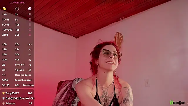 Snapshot of Borbala_Iggy chatting on December 12, 7:04 pm Borbala Iggy online show from December 12, 7:04 pm