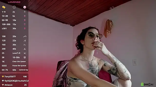 Snapshot of Borbala_Iggy chatting on December 12, 10:09 pm Borbala Iggy online show from December 12, 10:09 pm