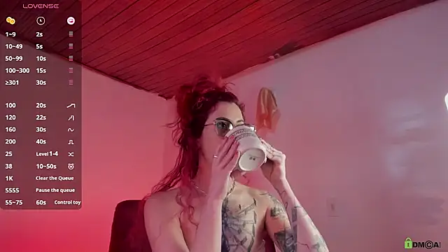 Snapshot of Borbala_Iggy chatting on December 14, 3:47 pm Borbala Iggy online show from December 14, 3:47 pm