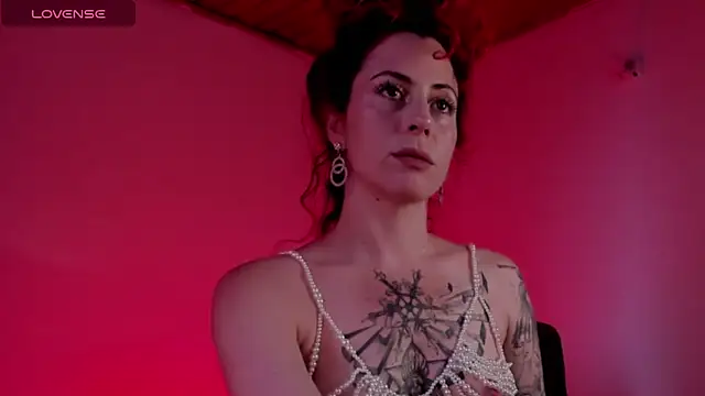 Snapshot of Borbala_Iggy chatting on December 25, 5:26 pm Borbala Iggy online show from December 25, 5:26 pm