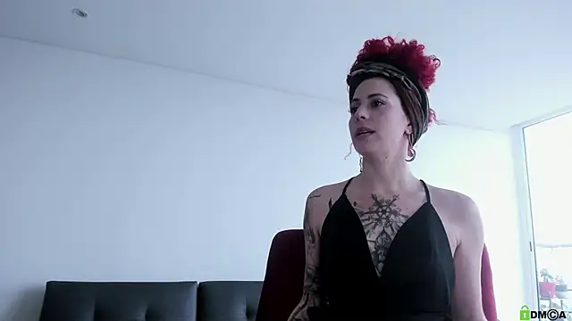 Snapshot of Borbala_Iggy chatting on February 8, 2:16 pm Borbala Iggy online show from February 8, 2:16 pm