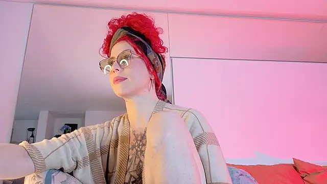 Snapshot of Borbala_Iggy chatting on October 5, 7:23 pm Borbala Iggy online show from October 5, 7:23 pm