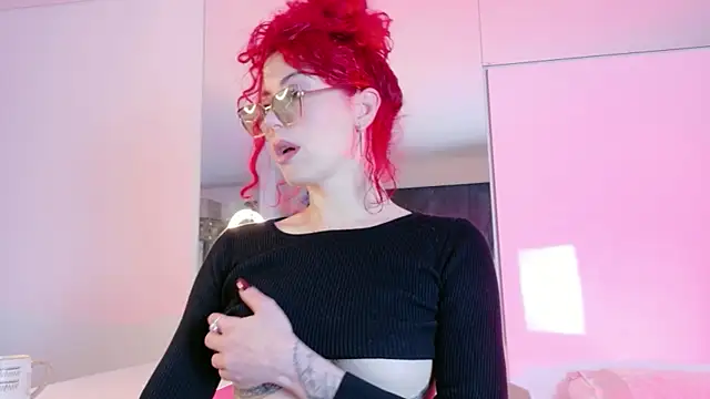 Snapshot of Borbala_Iggy chatting on October 18, 7:47 pm Borbala Iggy online show from October 18, 7:47 pm