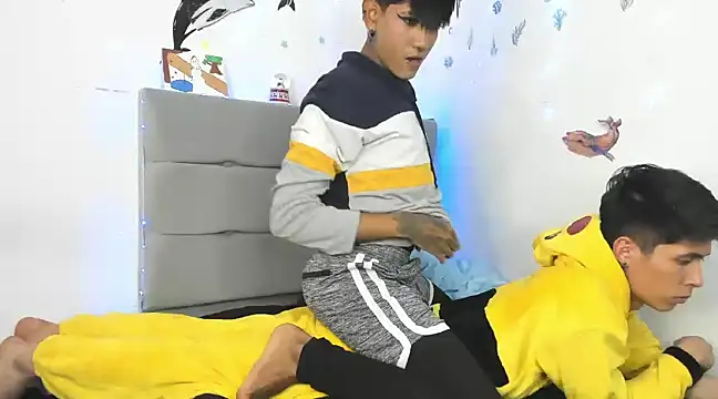 Snapshot of andrew_uwu_ chatting on December 14, 1:06 am andrew uwu online show from December 14, 1:06 am