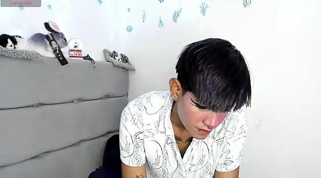 Snapshot of andrew_uwu_ chatting on January 13, 10:35 pm andrew uwu online show from January 13, 10:35 pm