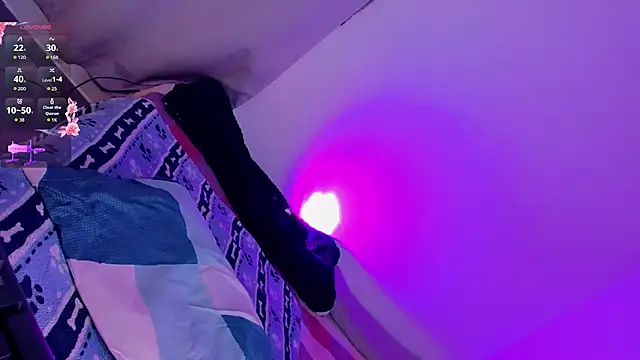 pinkscreens online show from March 31, 7:47 pm