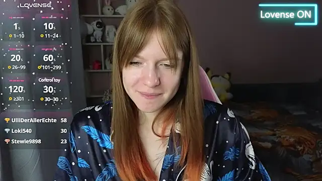 Snapshot of CassieJuice69 chatting on February 18, 1:32 am CassieJuice69 online show from February 18, 1:32 am