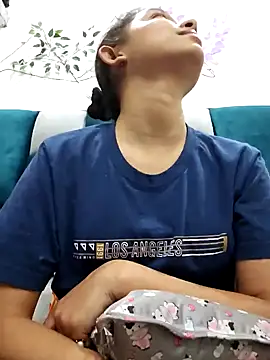 Snapshot of Aleena_Rai chatting on December 24, 10:17 pm Aleena Rai online show from December 24, 10:17 pm