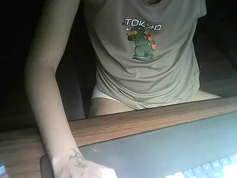 Snapshot of Ryan67533 chatting on April 15, 7:48 am Ryan67533 online show from April 15, 7:48 am