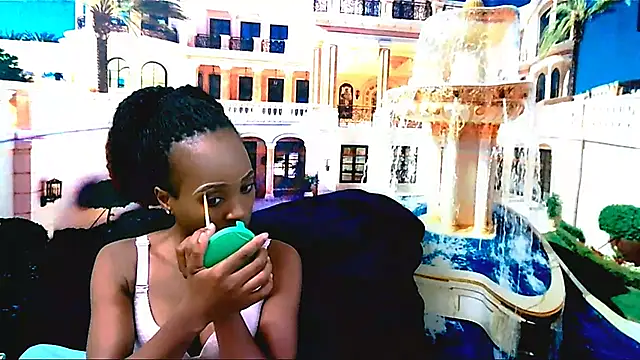 Snapshot of EbonyCreamy69 chatting on December 11, 6:47 am EbonyCreamy69 online show from December 11, 6:47 am