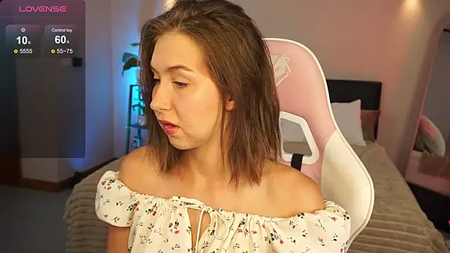 Snapshot of LinaSiren chatting on December 19, 3:18 am LinaSiren online show from December 19, 3:18 am