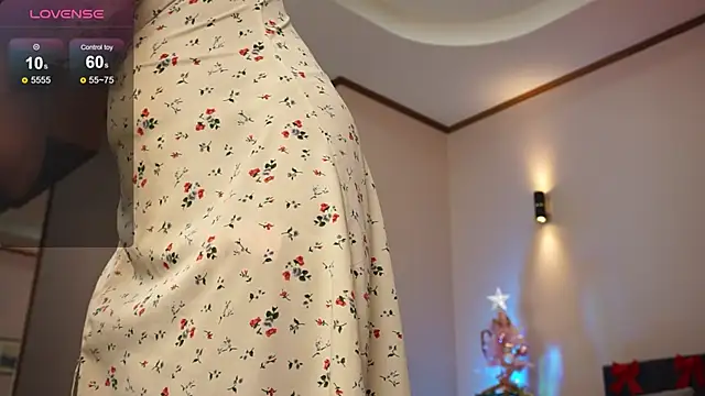 Snapshot of LinaSiren chatting on December 20, 6:40 am LinaSiren online show from December 20, 6:40 am